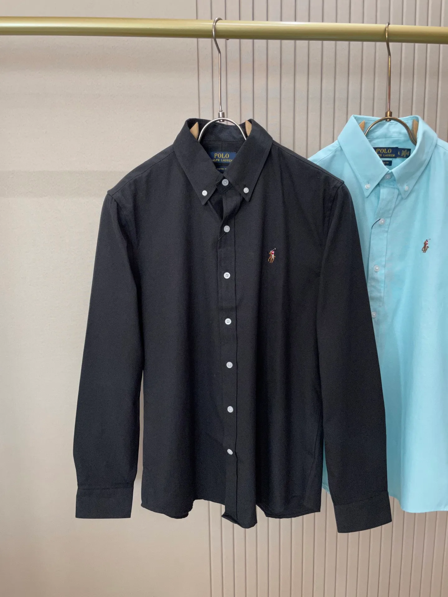 P220 🌸🌸🌸 POLO Ralph Lauren [High Quality] Classic shirt! The classic casual shirt made of pure cotton Oxford cloth has a unique design. It has a simple, clean and classic silhouette design. It is a versatile style that can be switched at will. The fabric feels soft and delicate, highly breathable, and is close to the skin and comfortable to wear. It can be worn alone as an inner layer. Its versatile performance is beyond your imagination! The upper body of the ready-to-wear is simple and classic yet elegant! Size:M-XXL